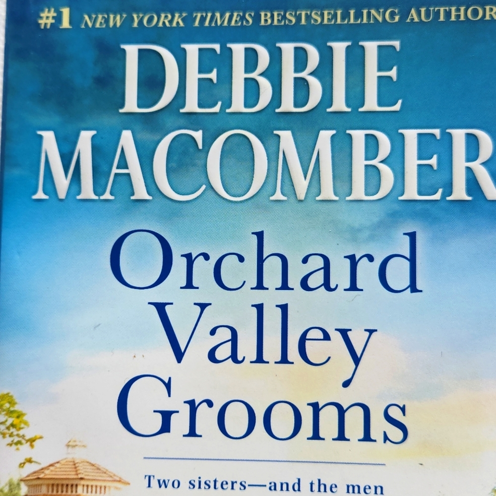 ORCHARD VALLEY GROOMS BY DEBBIE MACOMBER. LIKE NEW.  MASS MARKET PAPERBACK.